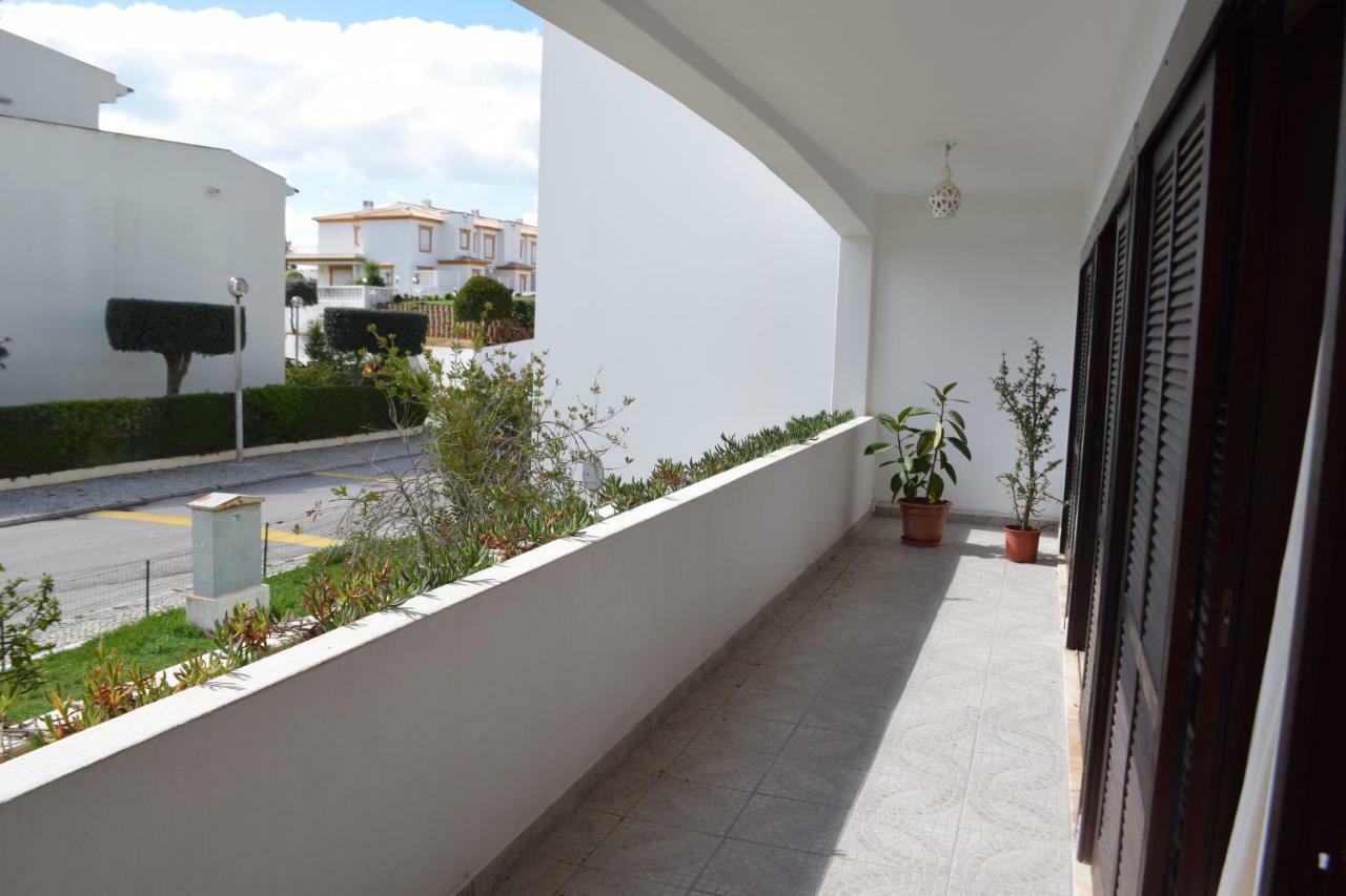 Apartamento T2 Com Piscina E Wifi A 350 Metros Da Praia Olhos de Agua  Exterior photo