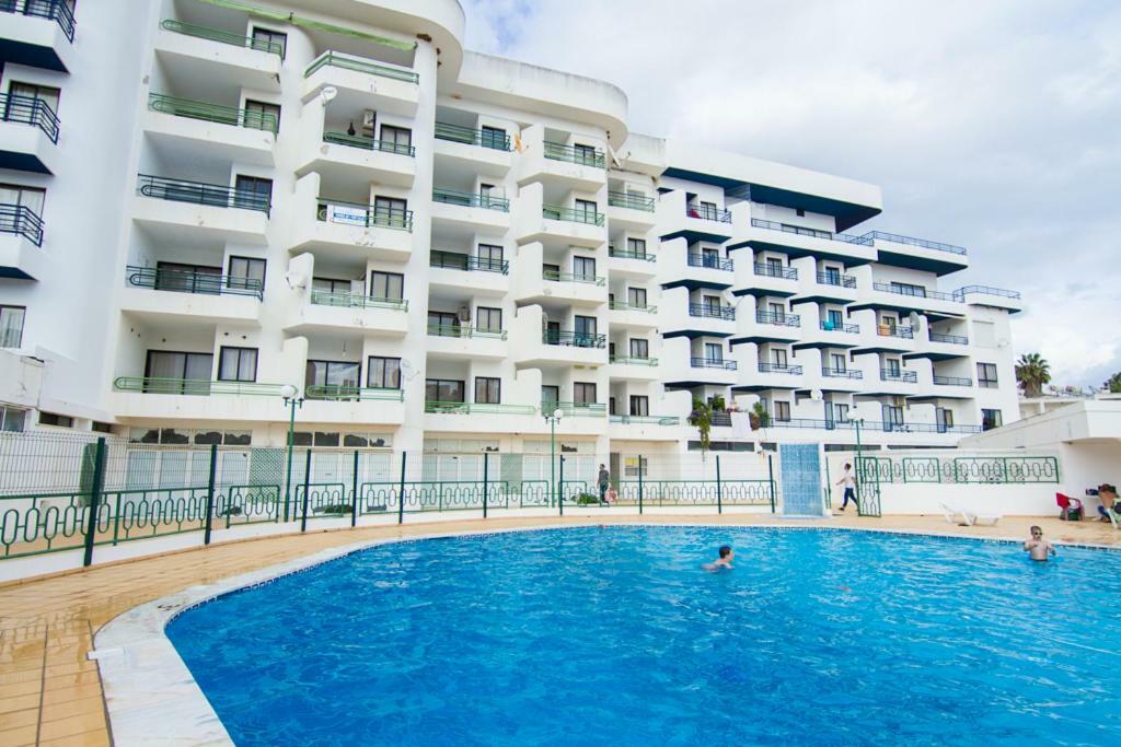 Apartamento T2 Com Piscina E Wifi A 350 Metros Da Praia Olhos de Agua  Exterior photo